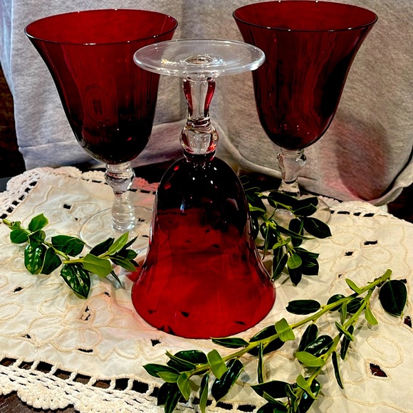 Red vintage goblets with a clear bubble base - Picture 1 of 9